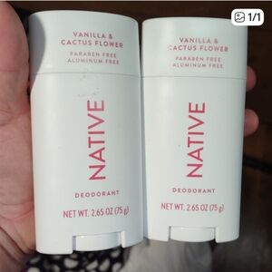Native Deodorant Duo in White with Pink Logo